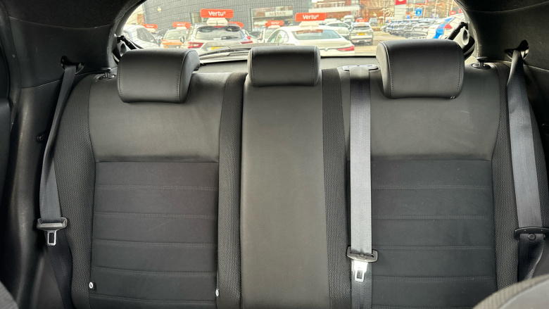 Nissan Juke 1.2 DiG-T N-Connecta 5dr Petrol Hatchback